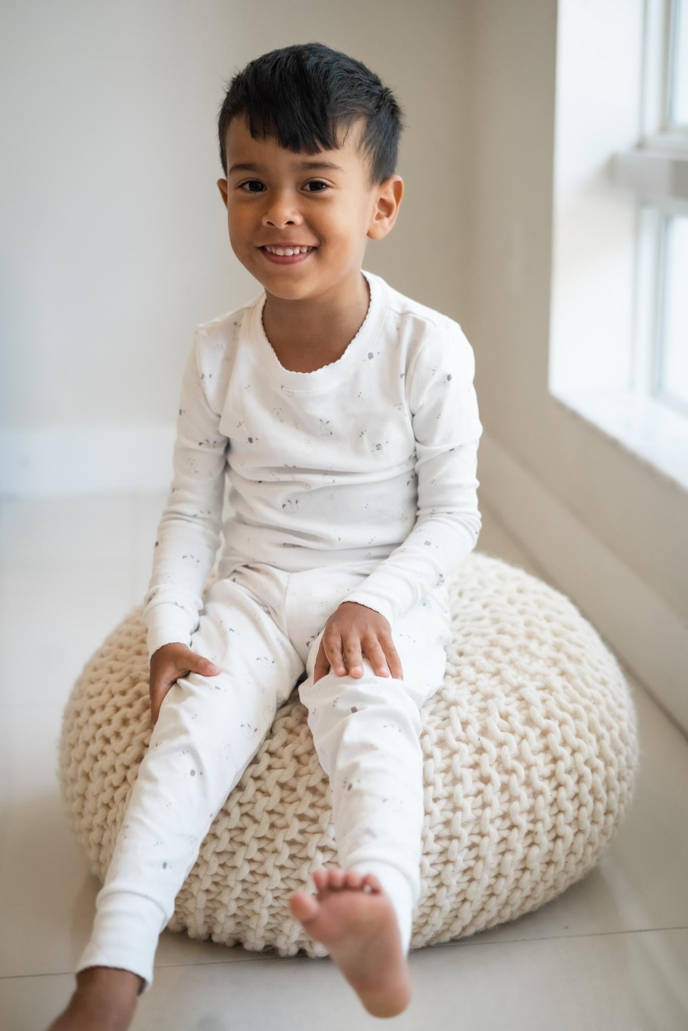 “Conjunto de pijama para niños pequeños PimaComfort con ribete blanco”